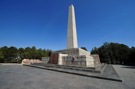 28-метровый обелиск Славы