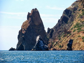 Скалы Орест и Пилад