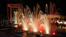 Танцующие фонтаны в Ялте